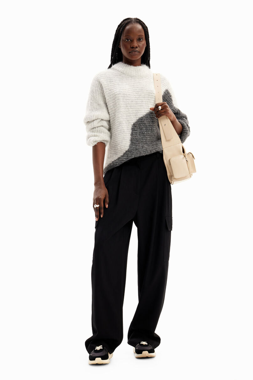 Oversize two-tone pullover