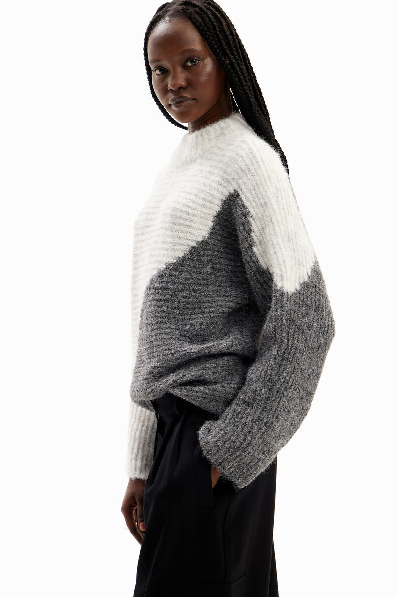 Oversize two-tone pullover