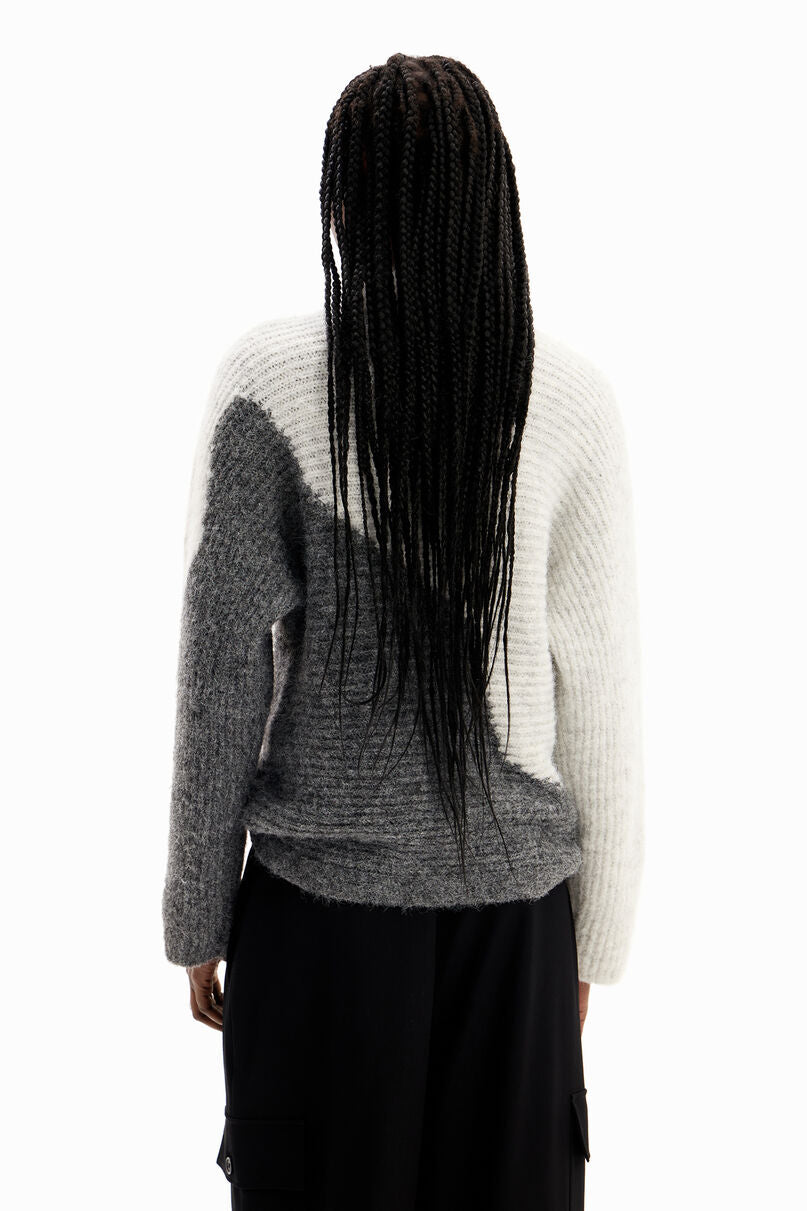 Oversize two-tone pullover