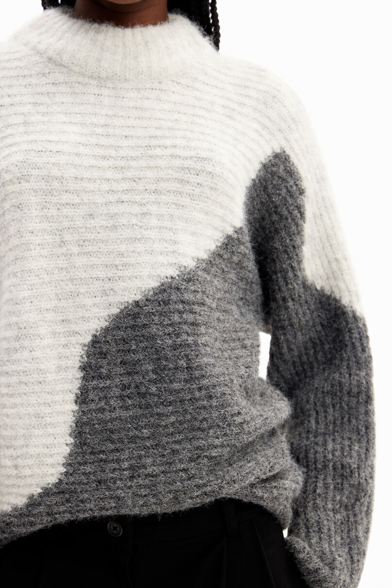 Oversize two-tone pullover