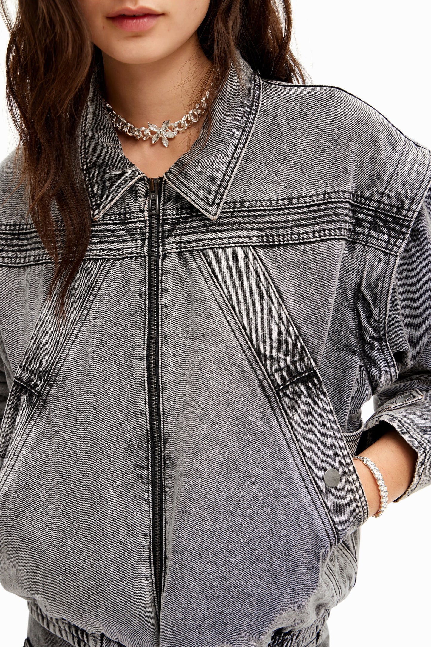 Denim detachable sleeve jacket
